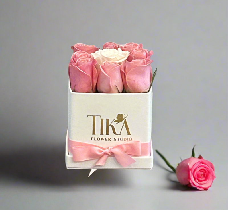 Chic petal box